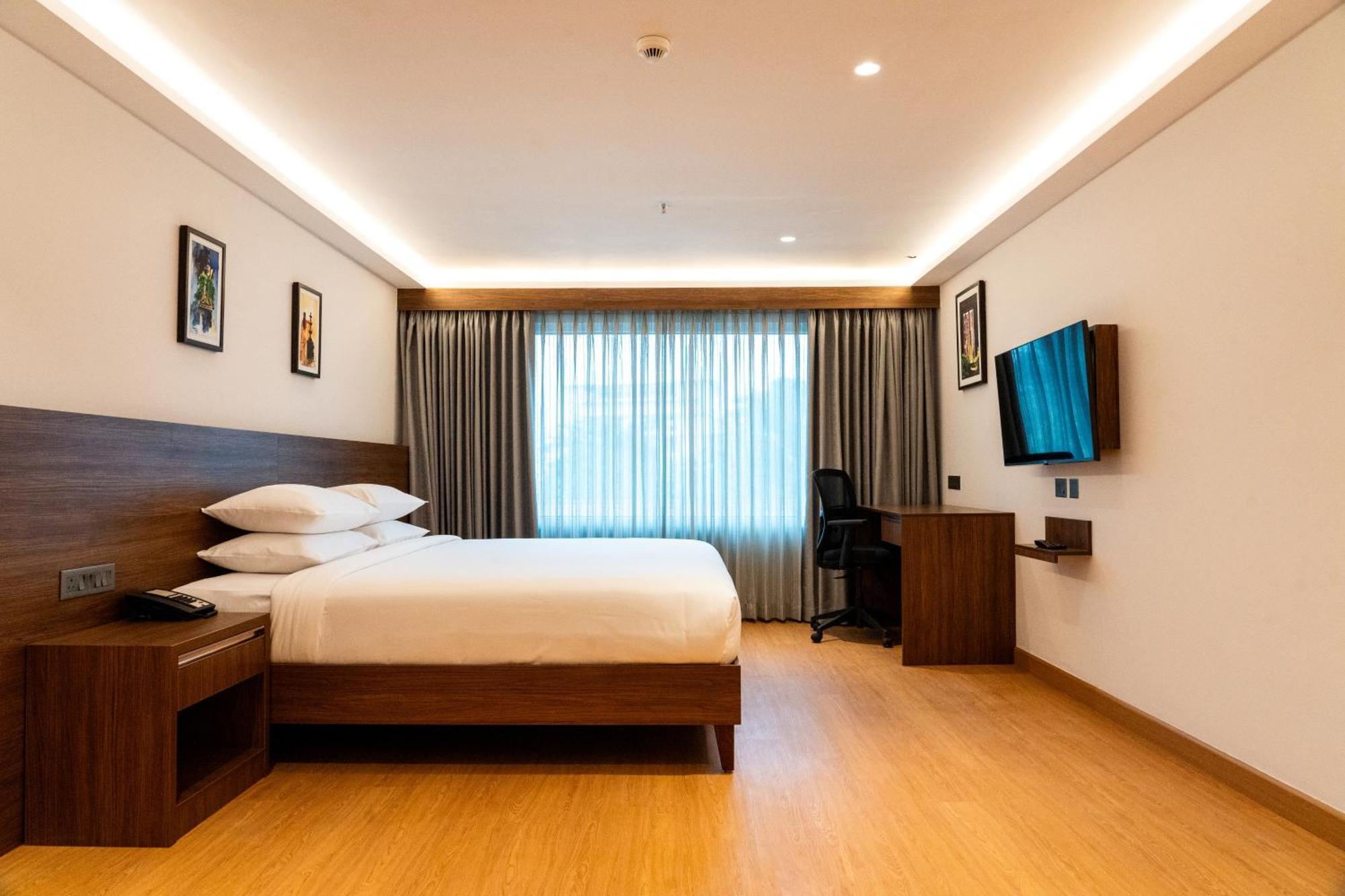 Lilac Hotel Guruvayur Exterior photo