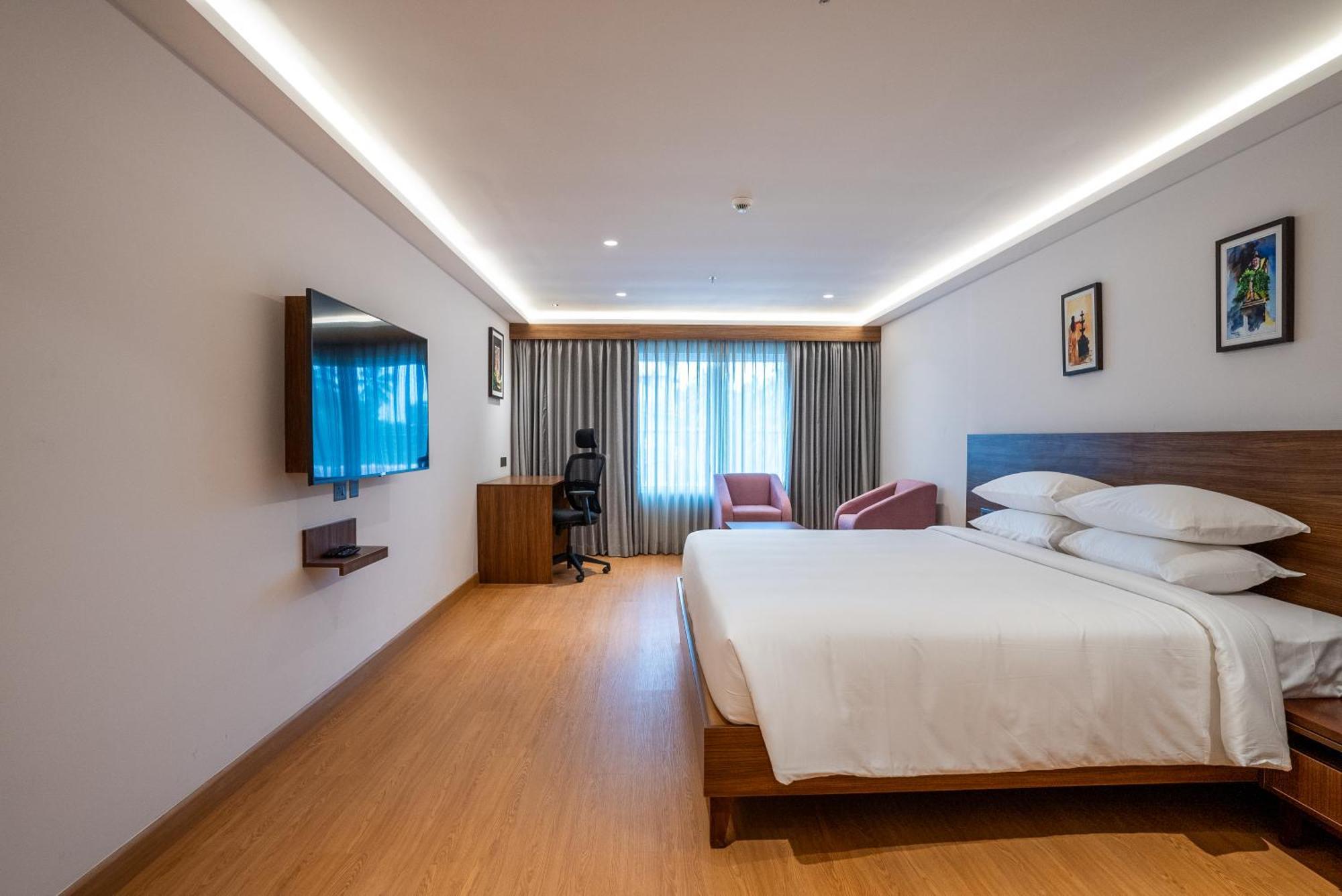 Lilac Hotel Guruvayur Exterior photo