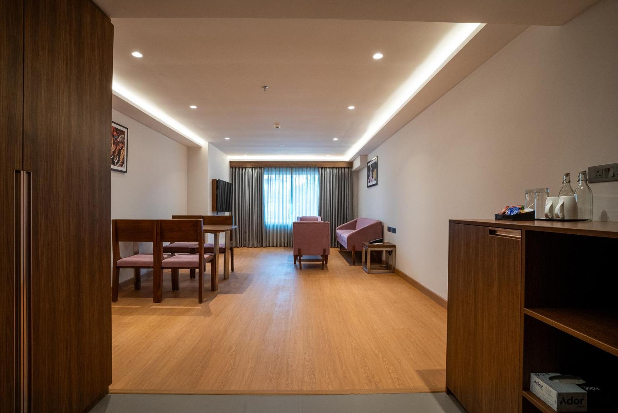 Lilac Hotel Guruvayur Exterior photo