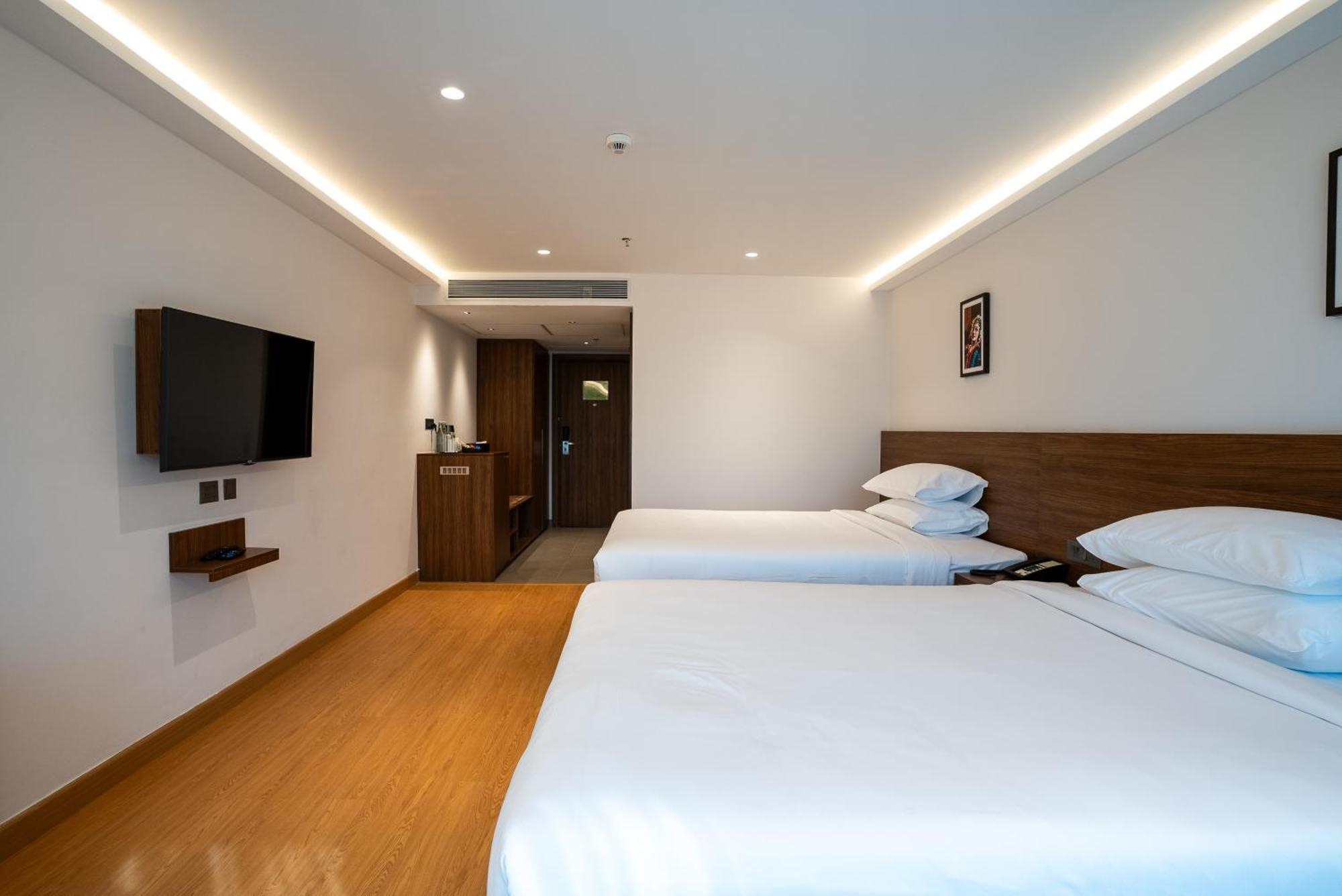 Lilac Hotel Guruvayur Exterior photo